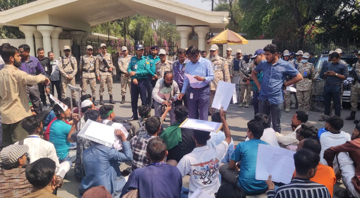 আহতদের যে বার্তা দিলেন প্রধান উপদেষ্টার বিশেষ সহকারী