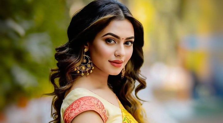 কার মায়ায় ডুবেছেন নুসরাত?