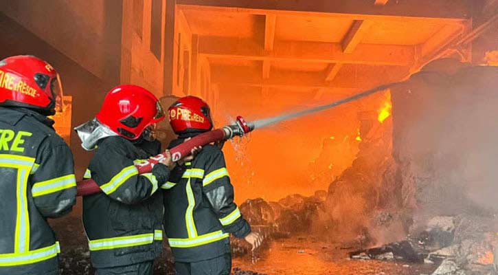 শাহজাদপুরে আবাসিক হোটেলে আগুন, চারজনের মৃত্যু