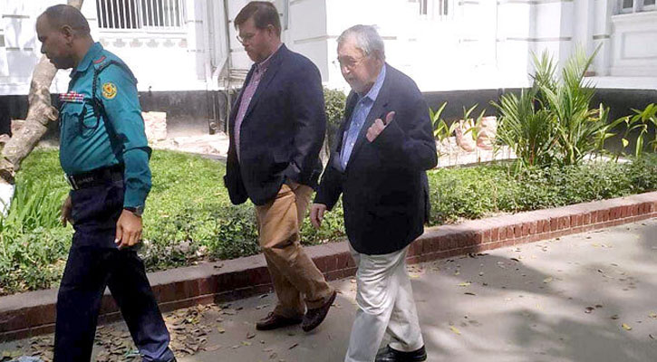 ট্রাইব্যুনাল পরিদর্শনে সাবেক ২ মার্কিন রাষ্ট্রদূত