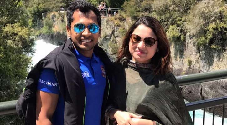 ওজু ছাড়া ব্যাট-বল ধরেন না মুশফিক: স্ত্রীর পোস্ট
