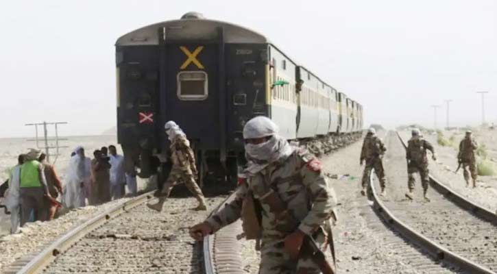 পাকিস্তানে ট্রেন হাইজ্যাক, ৪৫০ যাত্রীকে জিম্মি