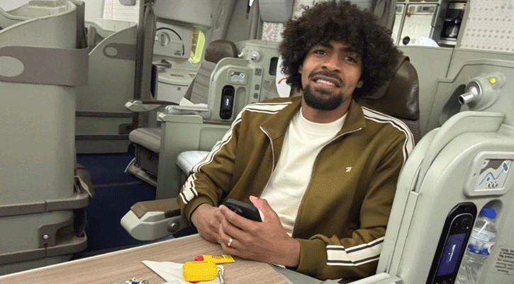 দেশে ফিরলেন হামজা, বিমানবন্দরে সমর্থকদের ভিড়