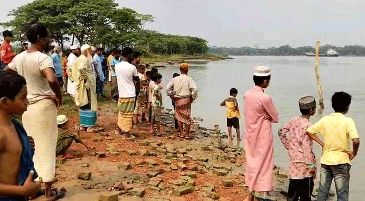নলছিটিতে লঞ্চের ধাক্কায় নৌকাডুবি, শিশু নিখোঁজ
