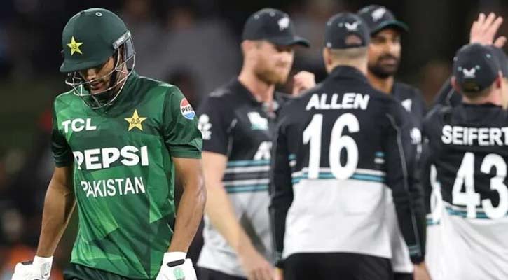 রেকর্ডগড়ে জয়ের পর আনপ্রেডিক্টেবল পাকিস্তানের লজ্জাজনক হার   