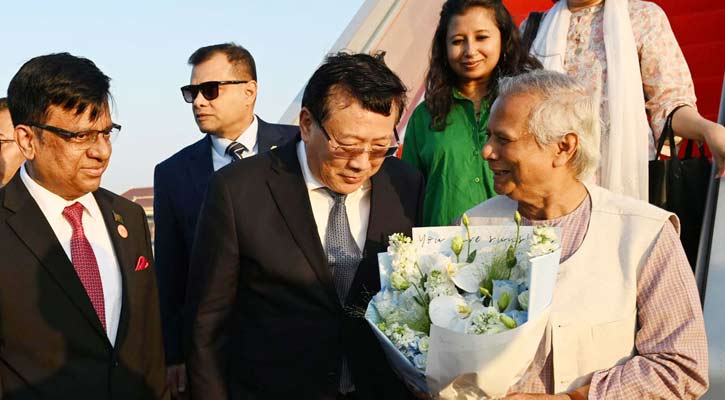 চীনে পৌঁছেছেন প্রধান উপদেষ্টা