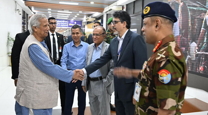 চীন সফর শেষে দেশে ফিরলেন প্রধান উপদেষ্টা