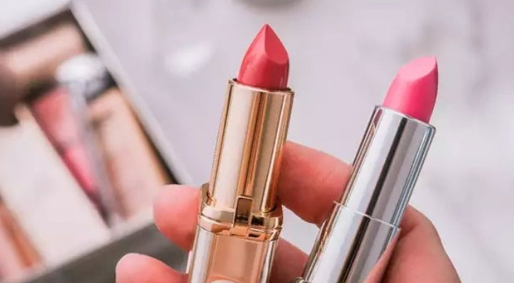 লিপস্টিক আসলে স্বাস্থ্যের জন্য কতটা ক্ষতিকর