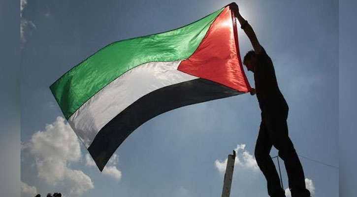 ফিলিস্তিনের পতাকা ওড়ানোয় ভারতে ‘মুসলিম কর্মী’ বরখাস্ত!