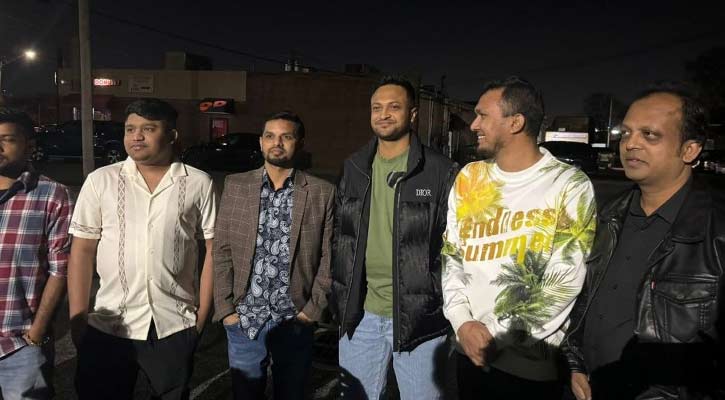 নিষিদ্ধ ছাত্রলীগ নেতাদের সঙ্গে আড্ডায় মাতলেন সাকিব