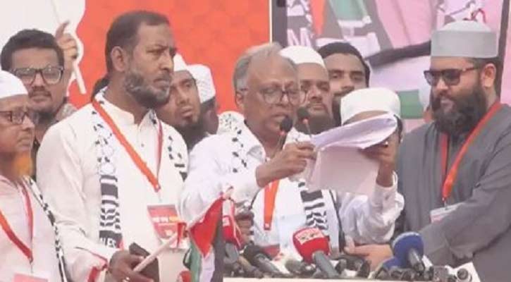 ‘মার্চ ফর গাজা’ কর্মসূচির ঘোষণাপত্র পাঠ করলেন মাহমুদুর রহমান