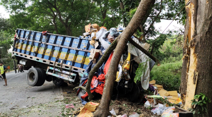 মধুখালীতে গাছের সঙ্গে ধাক্কায় ট্রাকচালক-হেলপার নিহত