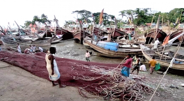 সাগরে মাছ ধরায় নিষেধাজ্ঞা, কর্মহীন ভোলার ৬৫ হাজার জেলে 