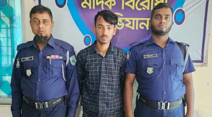 কুড়িগ্রামে ৯৪ বোতল ভারতীয় মাদক স্কাপসহ মাদককারবারি আটক