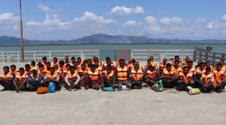 আরাকান আর্মির হাতে আটক ৫৫ জেলেকে ফেরত আনল বিজিবি
