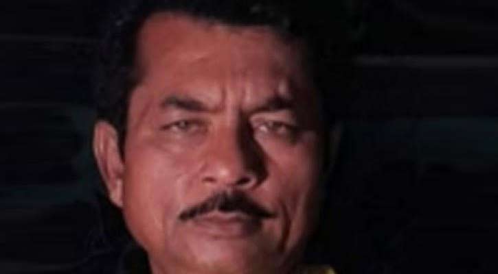 লাশ রেখে কান্নাভেজা চোখে এসএসসি পরীক্ষা দিলেন মেয়ে