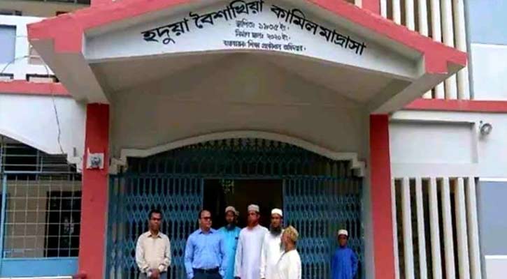 নলছিটিতে ৮ পরীক্ষার্থী বহিষ্কার, ৯ শিক্ষককে অব্যাহতি