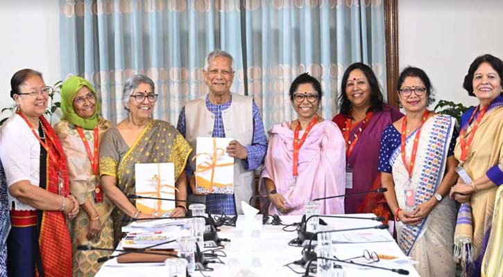 প্রধান উপদেষ্টার কাছে নারীবিষয়ক সংস্কার কমিশনের প্রতিবেদন জমা