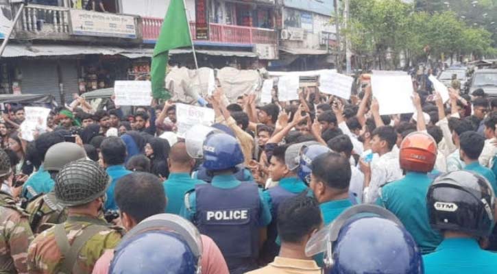 ছয় লেন সড়ক ও আন্তর্জাতিক হাসপাতালের দাবিতে বরিশালে জনতার আন্দোলন
