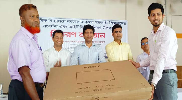 আলফাডাঙ্গায় চরাঞ্চলের শিক্ষাপ্রতিষ্ঠানে আইটিভিত্তিক শিক্ষা উপকরণ বিতরণ