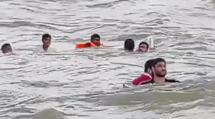 সন্দ্বীপ চ্যানেলে বাল্কহেড ডুবি, উদ্ধার ৭ নাবিক