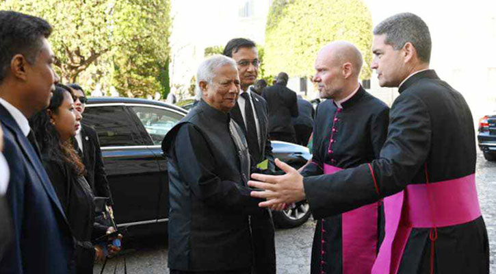 পোপ ফ্রান্সিসকে শ্রদ্ধা জানাতে সেন্ট পিটার্স ব্যাসিলিকায় ড. ইউনূস