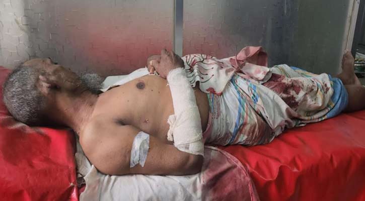 সোনারগাঁয়ে সম্পত্তির জন্য পিতাকে পেটালো সন্তানরা