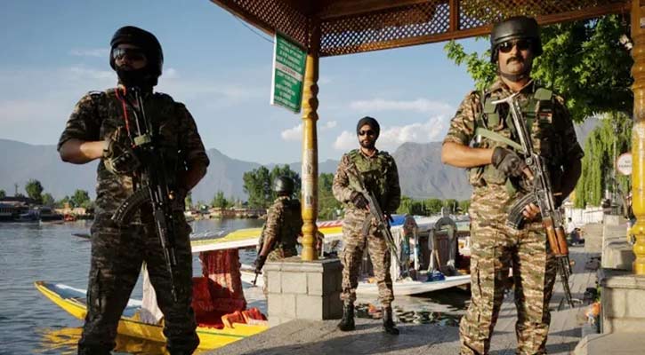 ভারত-পাকিস্তানের পাল্টাপাল্টি সামরিক হামলার আভাস