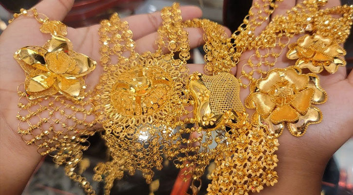 সোনার দাম আরও একটু কমলো