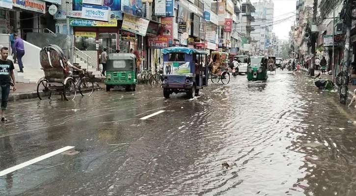 বরিশালে বৈরী আবহাওয়া লঞ্চ চলাচল বন্ধ, জলাবদ্ধতায় বিপর্যস্ত জনজীবন