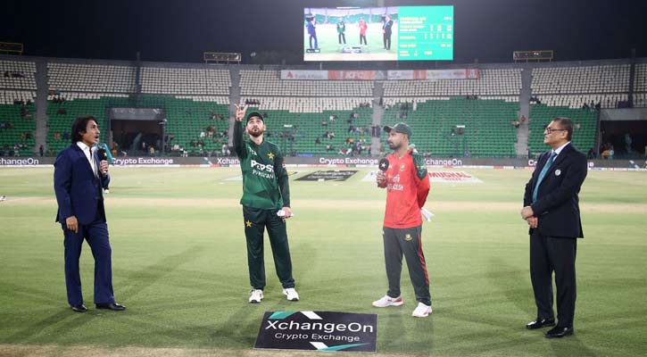 ব্যাটিংয়ে পাকিস্তান, বাংলাদেশ দলে এক পরিবর্তন