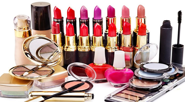 মেয়েদের রূপচর্চায় গুনতে হবে বাড়তি টাকা