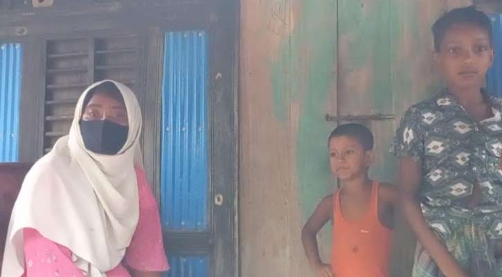 পিরোজপুরে স্ত্রীর স্বীকৃতির দাবিতে তরুণীর অনশন