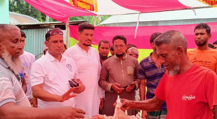 আলফাডাঙ্গায় প্রবাসী যুবকের উদ্যোগে সহস্রাধিক পরিবারের মাঝে মাংস বিতরণ 