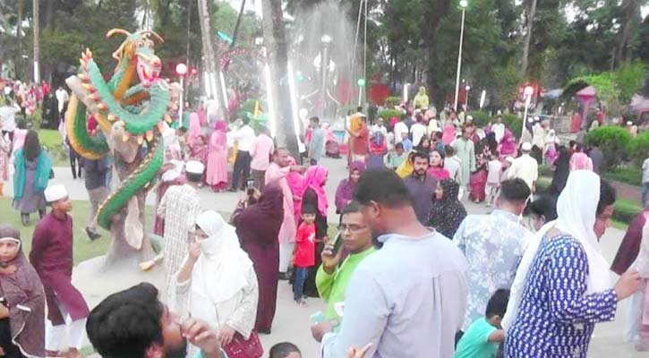 ঈদের ছুটিতে প্রাণ ফিরে পেল বরিশালের বিনোদন কেন্দ্রগুলো