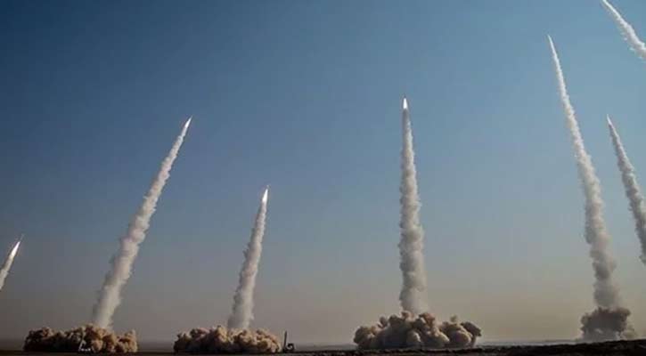 ইসরায়েলে নতুন করে ৮ ক্ষেপণাস্ত্র ছুড়ল ইরান, বিদ্যুৎ স্থাপনা ক্ষতিগ্রস্ত