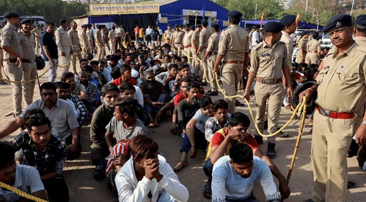 ‘বন্দুকের মুখে’ মুসলমানদের বাংলাদেশে পাঠাচ্ছে ভারত