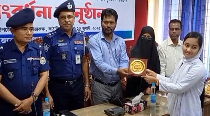 কাঁঠালিয়ায় জিপিএ-৫ প্রাপ্ত শিক্ষার্থীদের সংবর্ধনা