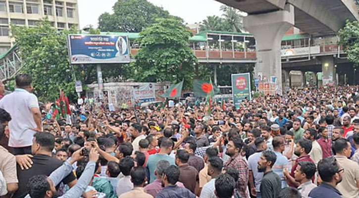 স্বেচ্ছাসেবক দলের শাহবাগ অবরোধ 