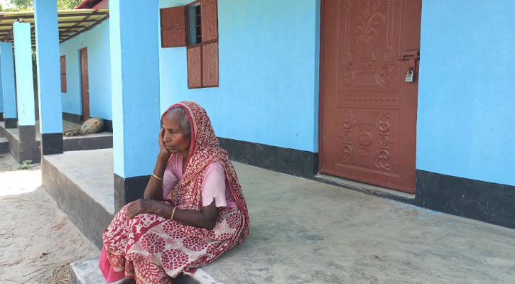 কোটিপতি ব্যবসায়ীর নামে বরাদ্দ সরকারি ঘর, তোপের মুখে তহসিলদার