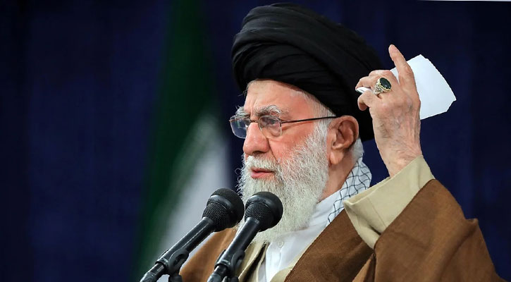 ইসরাইলকে যুক্তরাষ্ট্রের ‘শেকলে বাঁধা কুকুর’ বললেন খামেনি