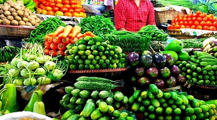 বৃষ্টির কারণে অধিকাংশ সবজির বাড়তি দাম, কমেছে ডিম-মরিচের