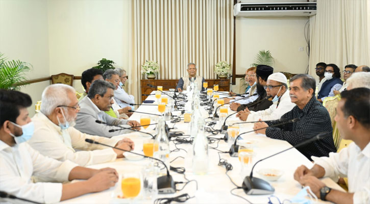 রাজনৈতিক দলের নেতাদের সঙ্গে বৈঠকে প্রধান উপদেষ্টা