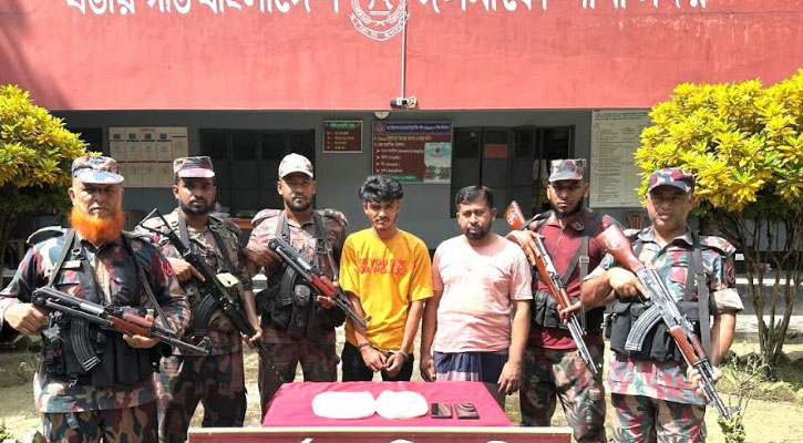 চুয়াডাঙ্গায় প্রায় ১১ কেজি ভারতীয় দানাদার রুপাসহ দুই চোরাকরবারি আটক