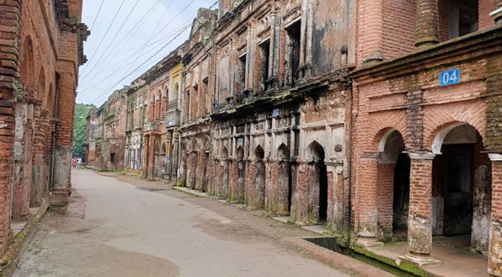 সোনারগাঁও পানাম নগর এখন ধ্বংসের প্রহর গুনছে