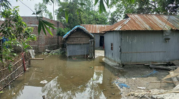 কমে যাচ্ছে তিস্তার পানি, বানভাসীদের দেখা দিয়েছে চর্ম রোগ