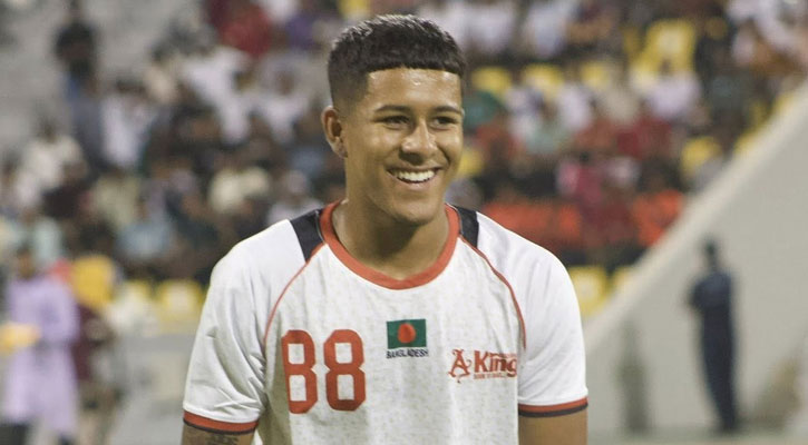 বাংলাদেশকে ফুটবল বিশ্বকাপে দেখতে চান কিউবা মিচেল