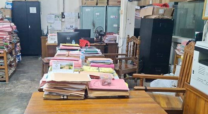 ‘গণছুটিতে’ থাকা কর্মীরা ২৪ ঘণ্টার মধ্যে কাজে যোগ না দিলে ব্যবস্থা