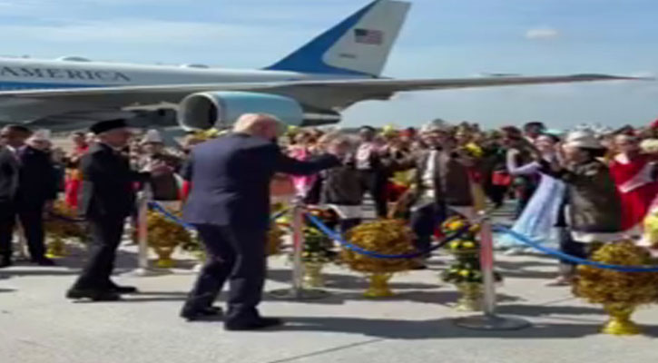 মালয়েশিয়ায় পা রেখেই নেচে উঠলেন ট্রাম্প