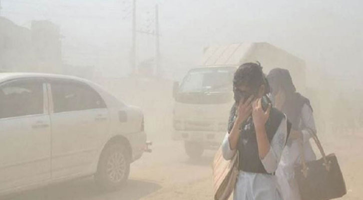 ঢাকার বাতাস আজও ‘অস্বাস্থ্যকর’, দূষণে শীর্ষে দিল্লি